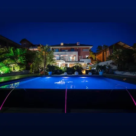 Les Du Hotell