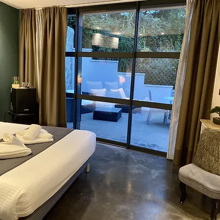 Les Du Hotell