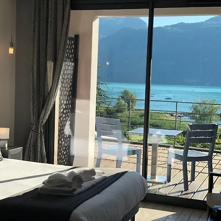 Les Du Hotell