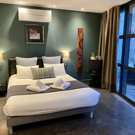 Les Du Hotell